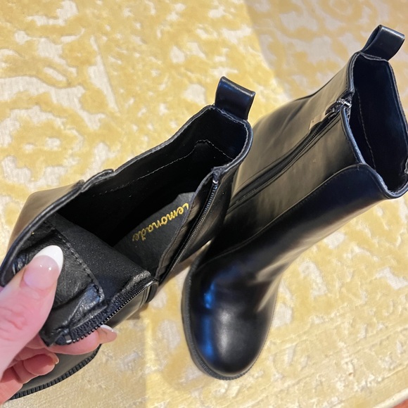 Black Boots - Picture 5 of 6